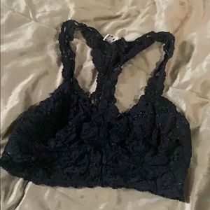 BLACK LACE BRALETTE